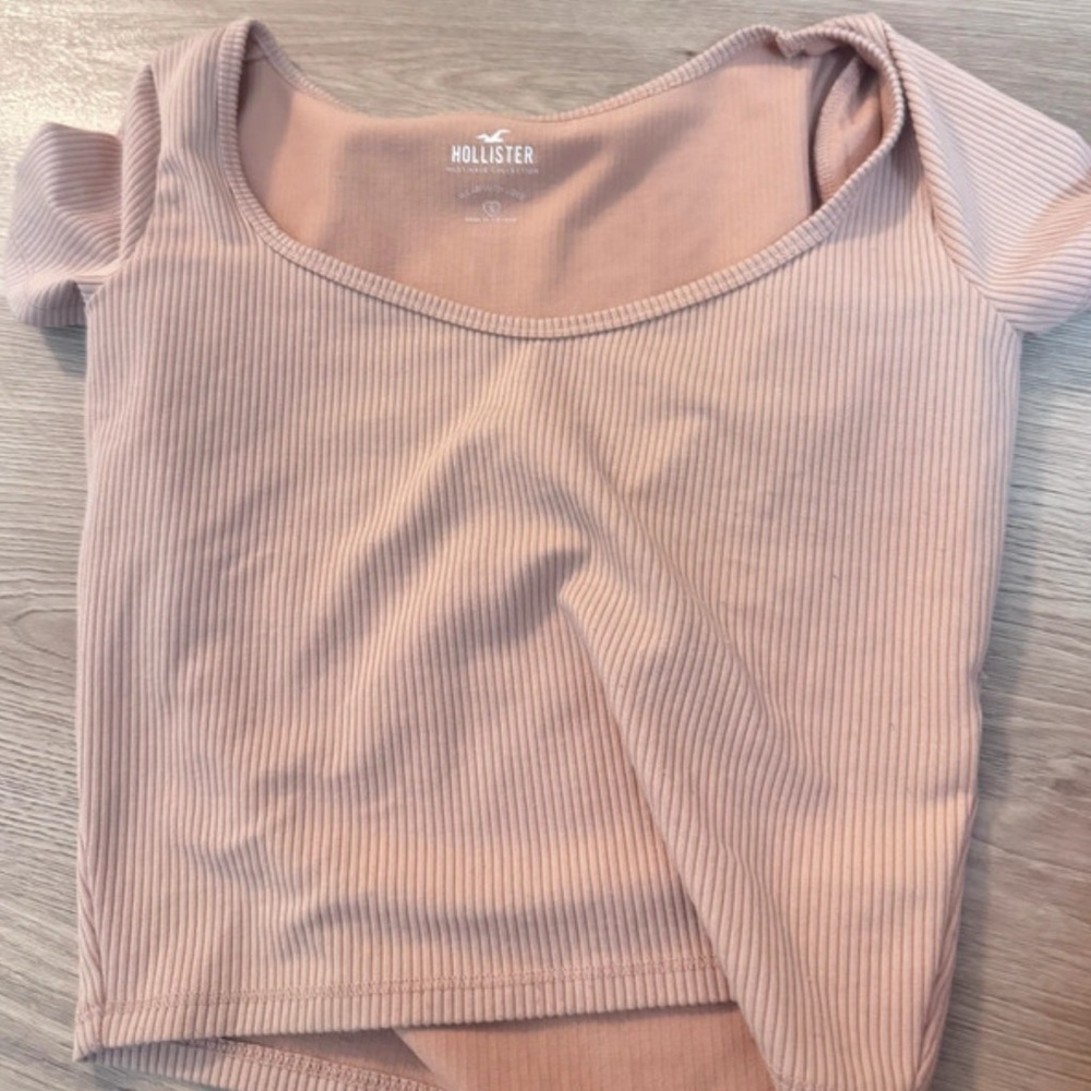 Hollister Light Pink Basic Ribbed Top (Cropped) Short Sleeve